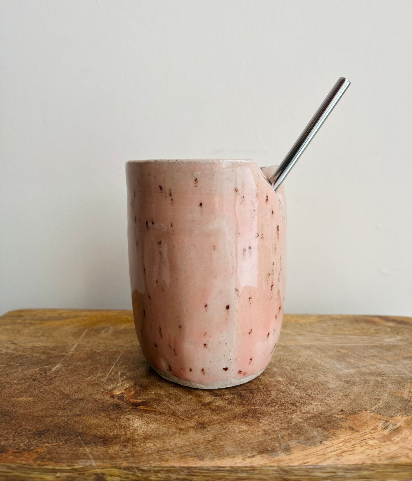 Short ceramic tumblers with straw