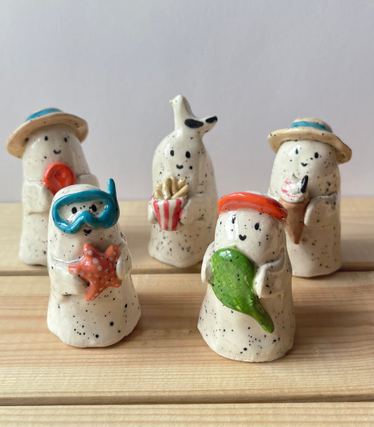Summer ghosts with hats