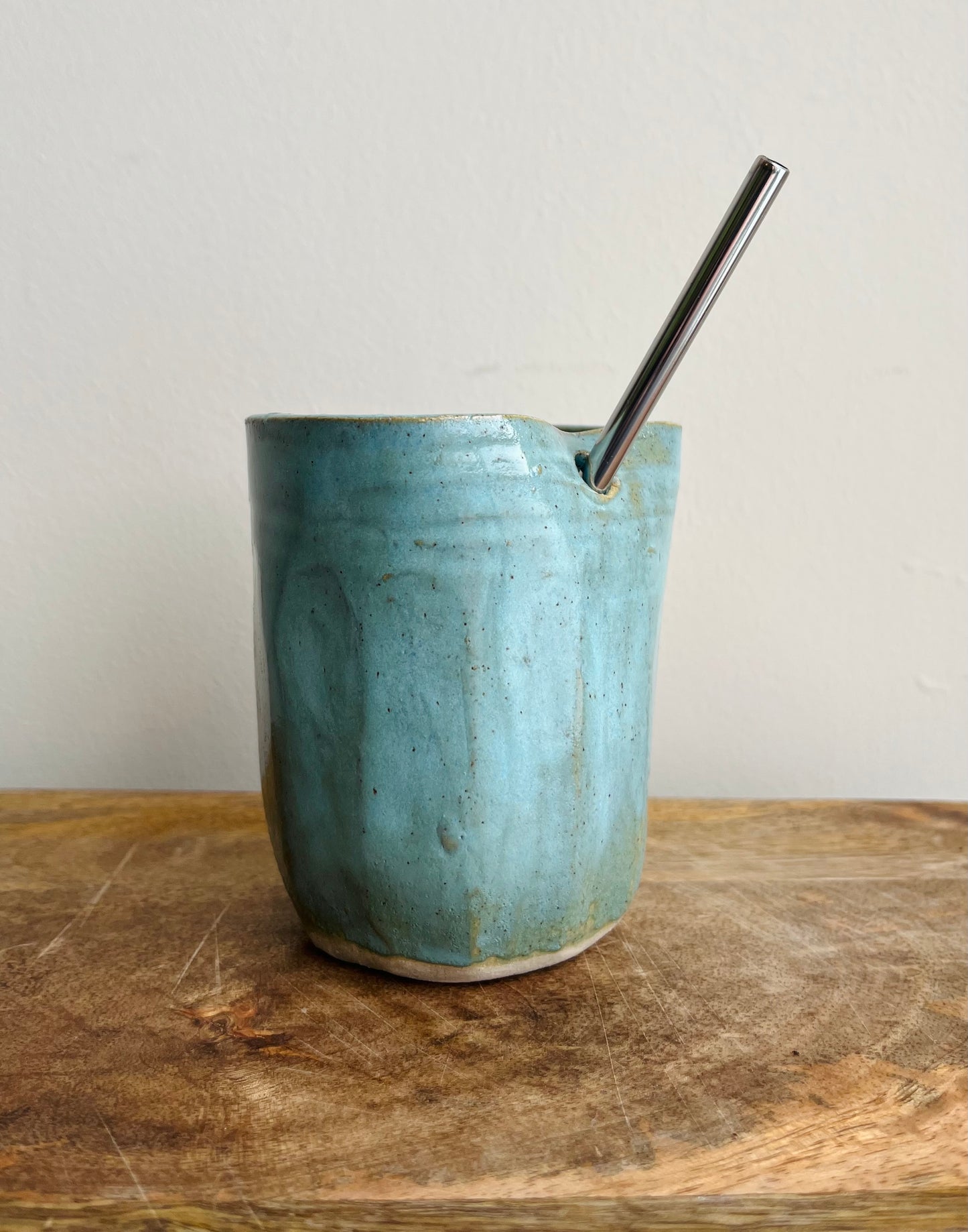 Short ceramic tumblers with straw